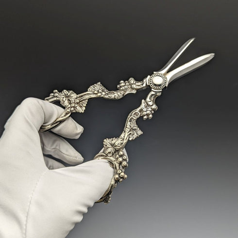 British Antique Silver Plate Grape Scissor Grape Sculpture 102g